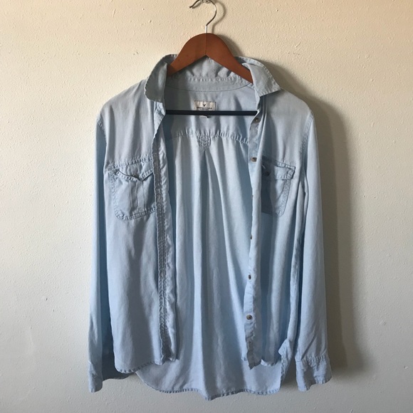 American Eagle Outfitters Tops - American Eagle chambray Shirt